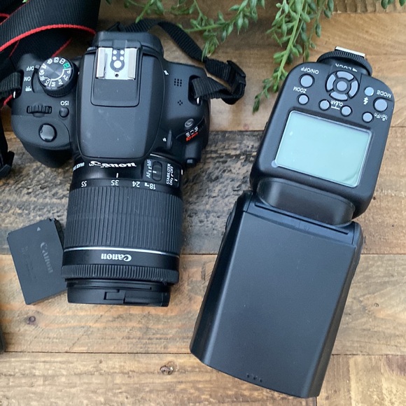 Canon EOS Rebel SL1 camera with box and flash - Picture 3 of 9